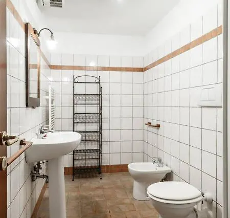 Antonella House -podere Della Collina 3* パラーイア