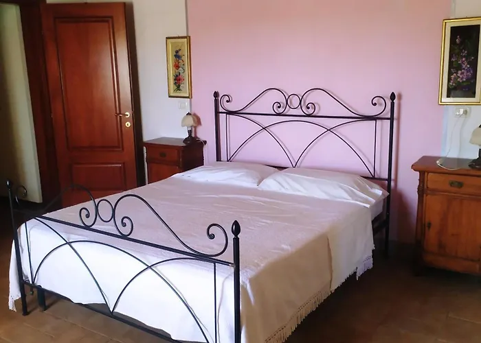 Lägenhetshotell Antonella House -podere Della Collina Palaia